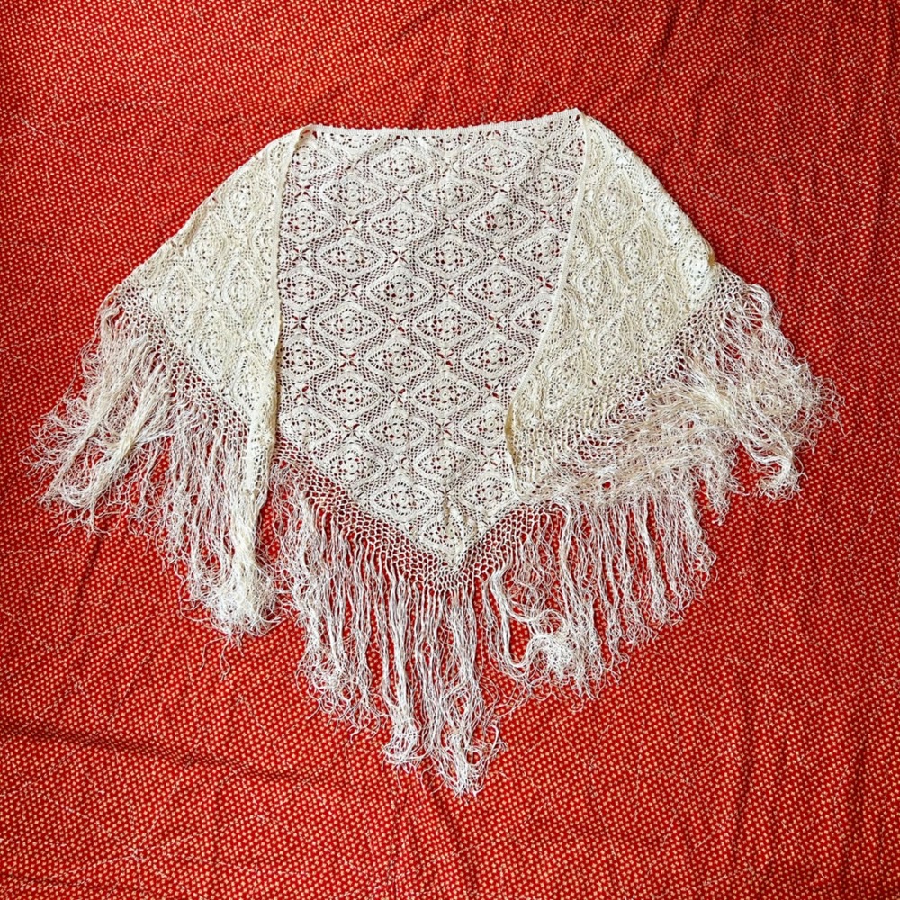 Vintage 70s Ivory Crochet rayon Lace Triangle Fringe Shawl Wrap Cream